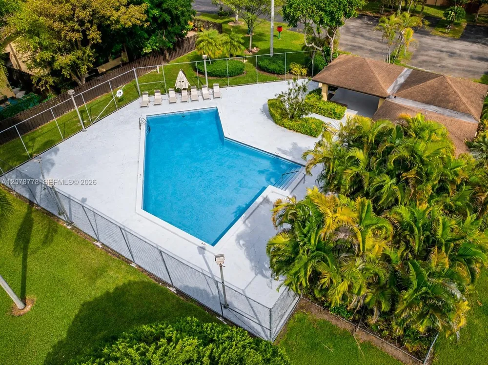 6922 SW 128th Pl Miami, FL 33183