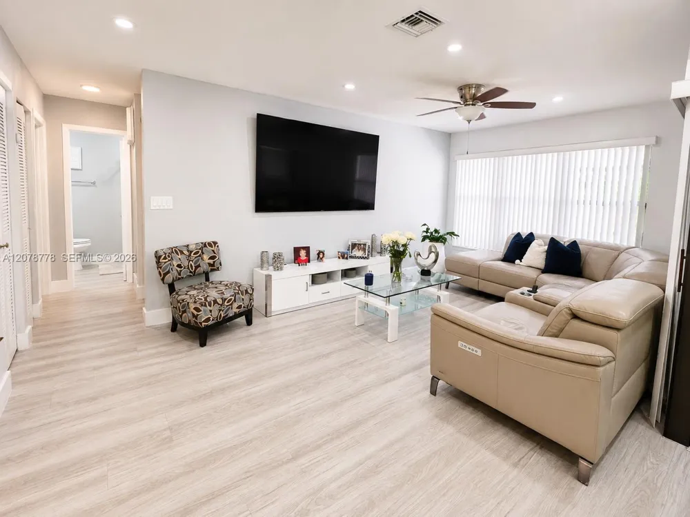 6922 SW 128th Pl Miami, FL 33183