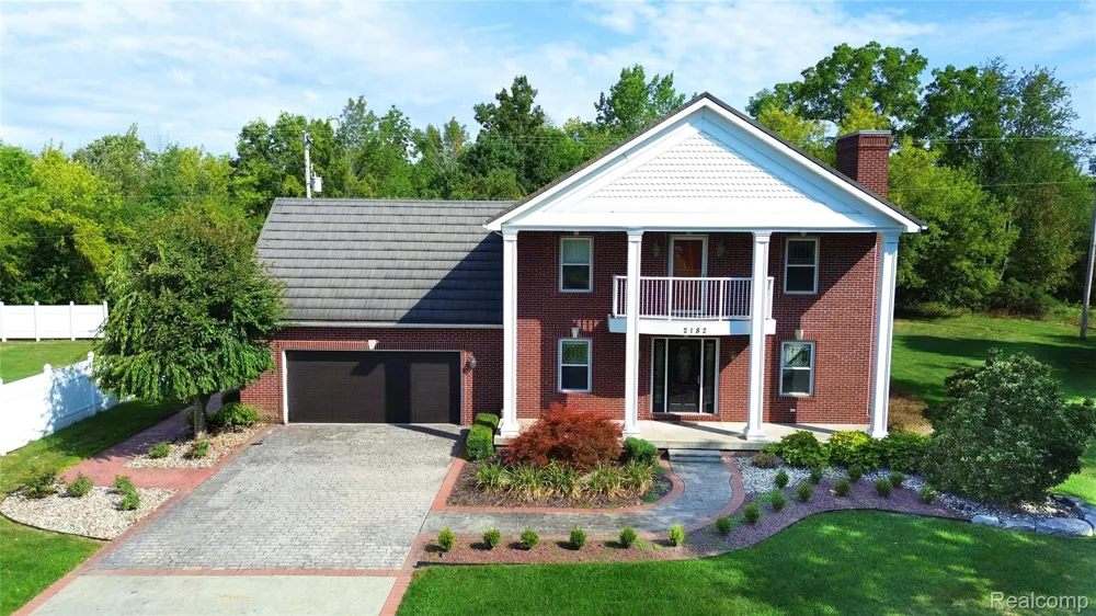 2182 Wiggins Road Fenton Charter Township, MI 48430