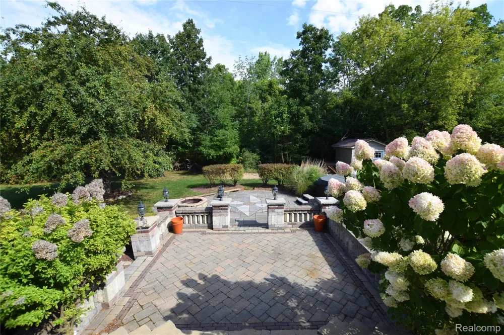 2182 Wiggins Road Fenton Charter Township, MI 48430