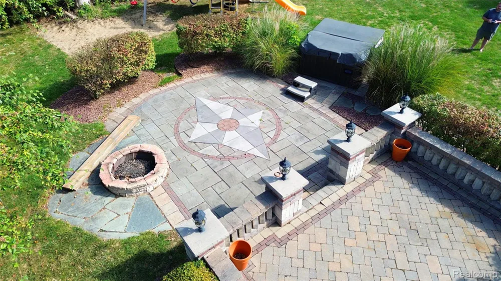 2182 Wiggins Road Fenton Charter Township, MI 48430