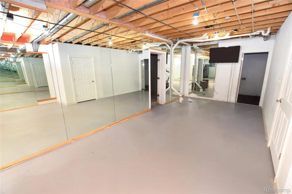 2182 Wiggins Road Fenton Charter Township, MI 48430