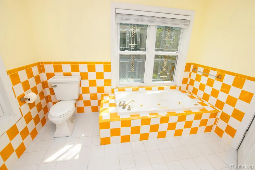 2182 Wiggins Road Fenton Charter Township, MI 48430