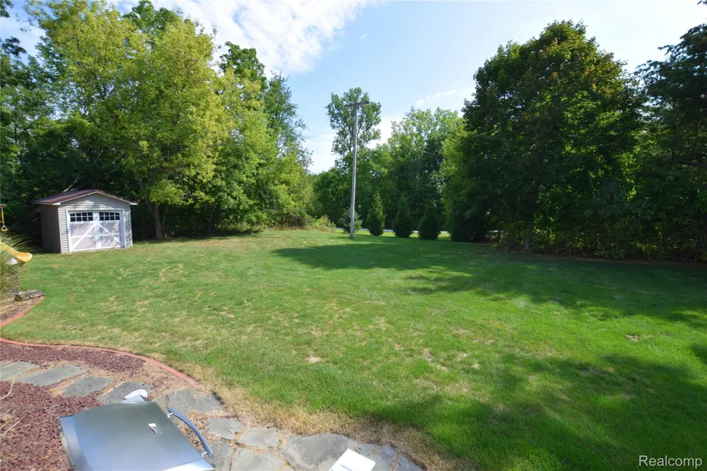2182 Wiggins Road Fenton Charter Township, MI 48430
