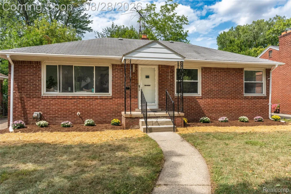 23561 Norwood Street Oak Park City, MI 48237