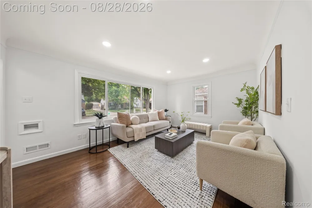 23561 Norwood Street Oak Park City, MI 48237