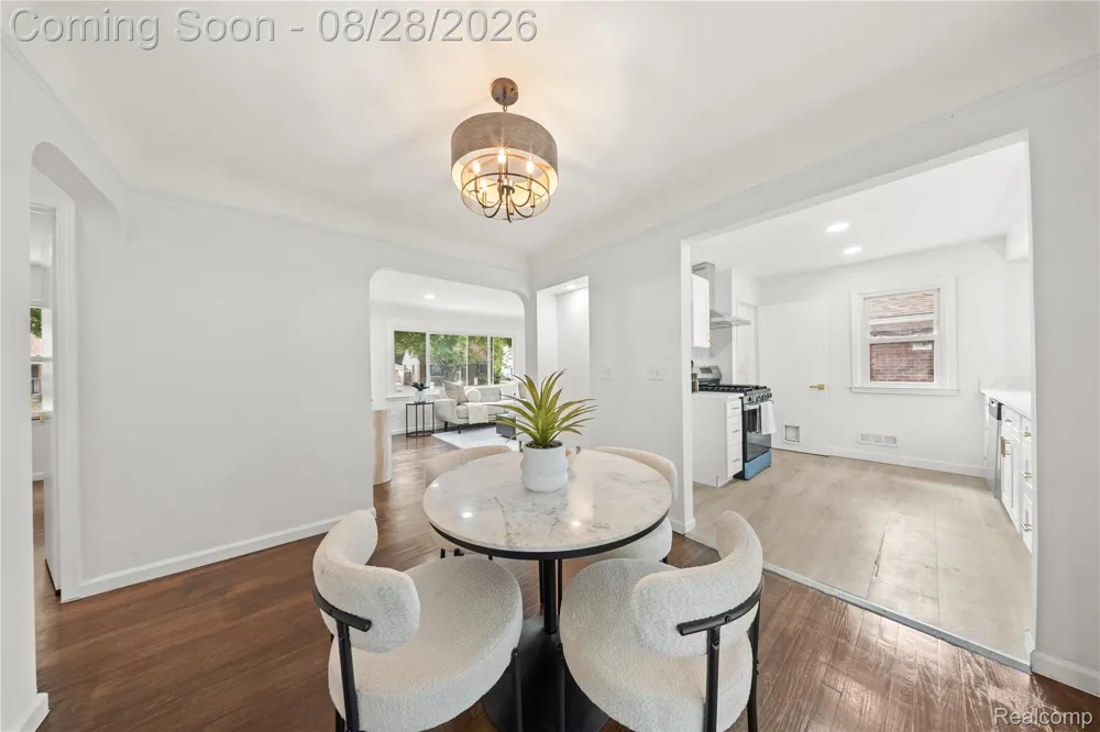 23561 Norwood Street Oak Park City, MI 48237