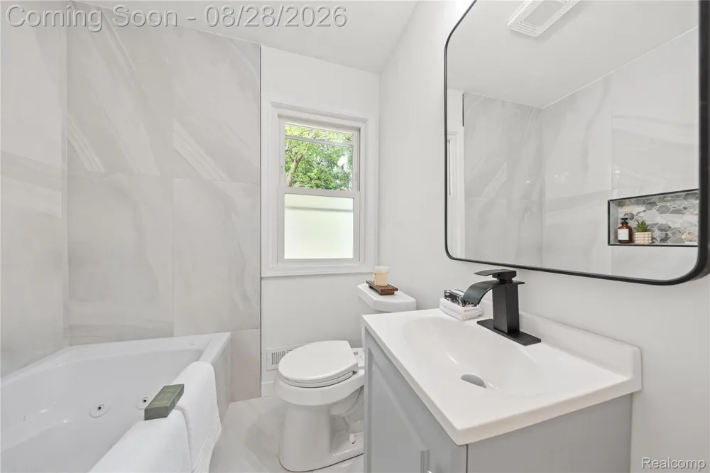 23561 Norwood Street Oak Park City, MI 48237