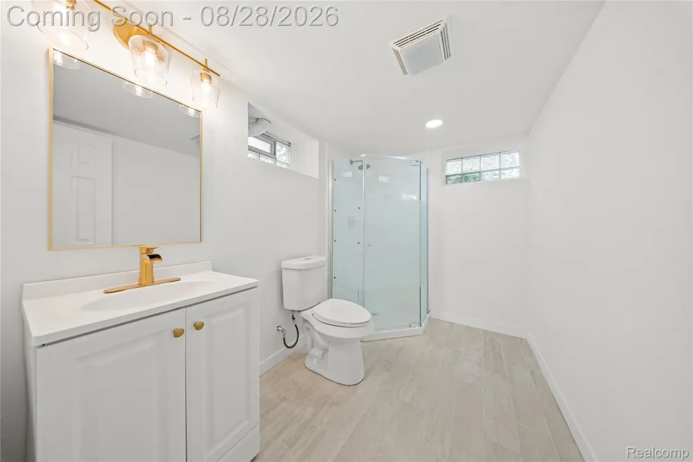 23561 Norwood Street Oak Park City, MI 48237
