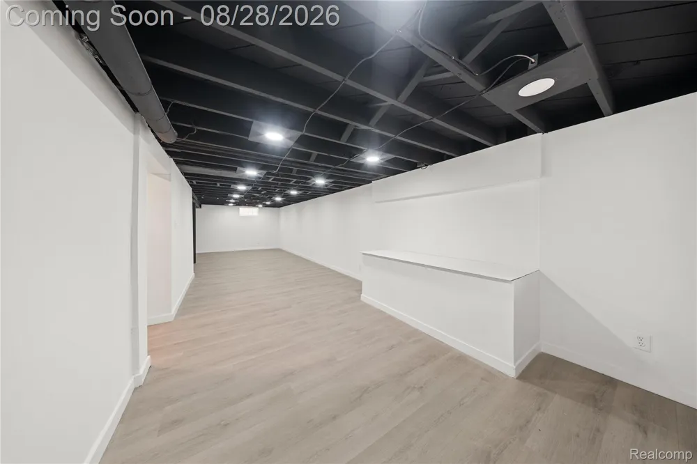 23561 Norwood Street Oak Park City, MI 48237