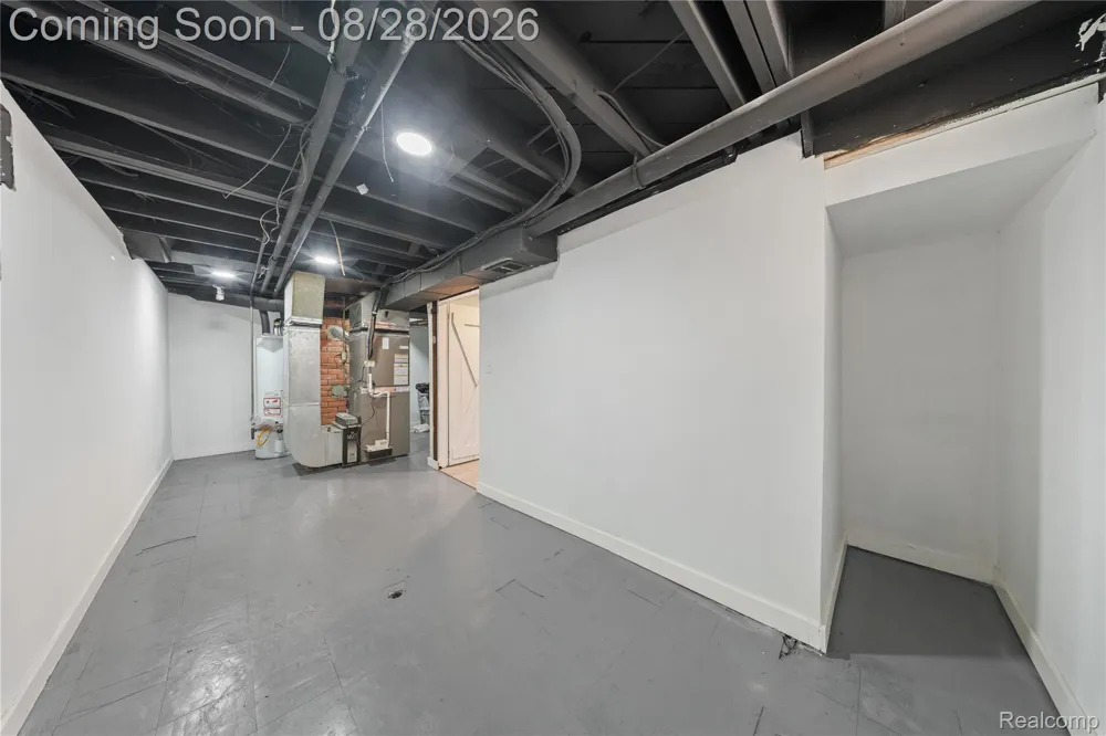 23561 Norwood Street Oak Park City, MI 48237