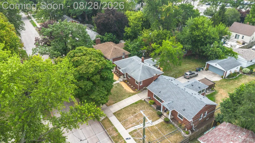 23561 Norwood Street Oak Park City, MI 48237