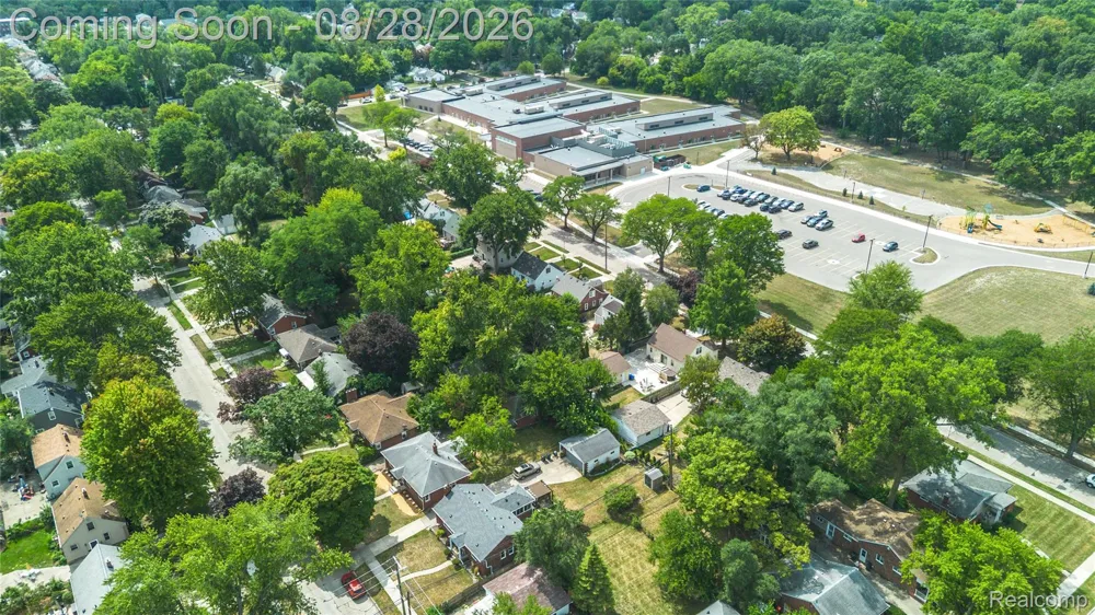 23561 Norwood Street Oak Park City, MI 48237