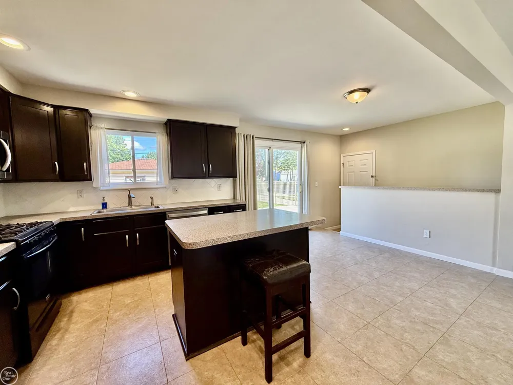 12591 Bender Street Sterling Heights City, MI 48313