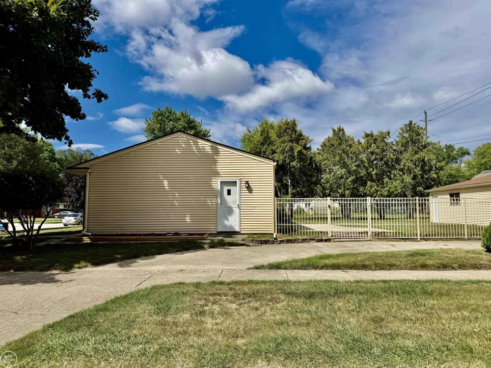 12591 Bender Street Sterling Heights City, MI 48313