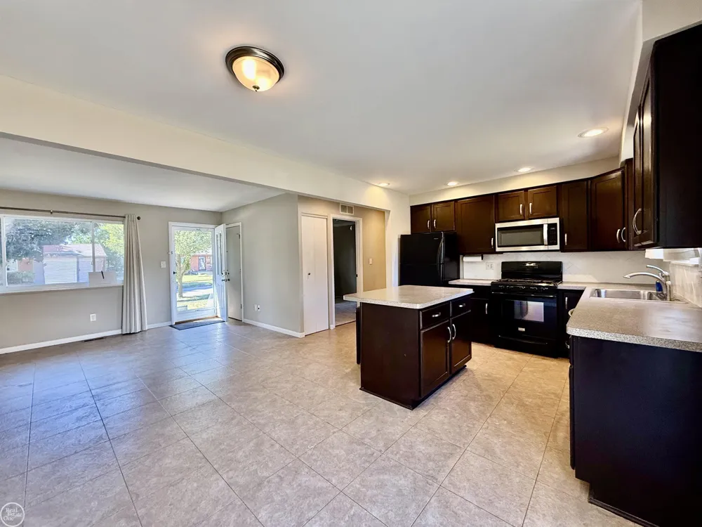 12591 Bender Street Sterling Heights City, MI 48313