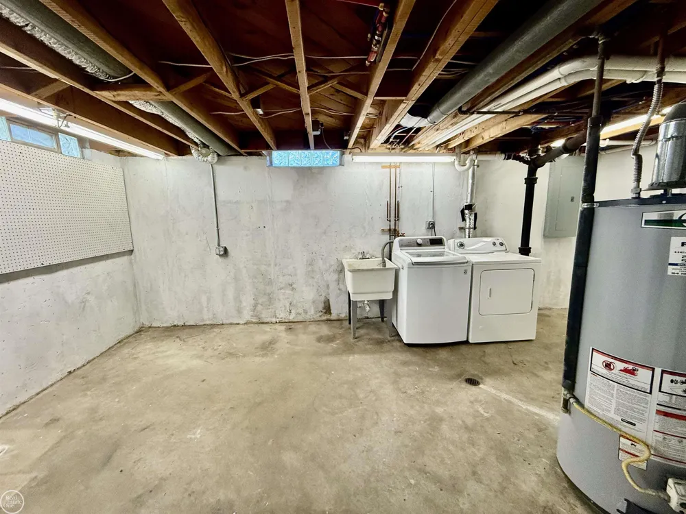 12591 Bender Street Sterling Heights City, MI 48313