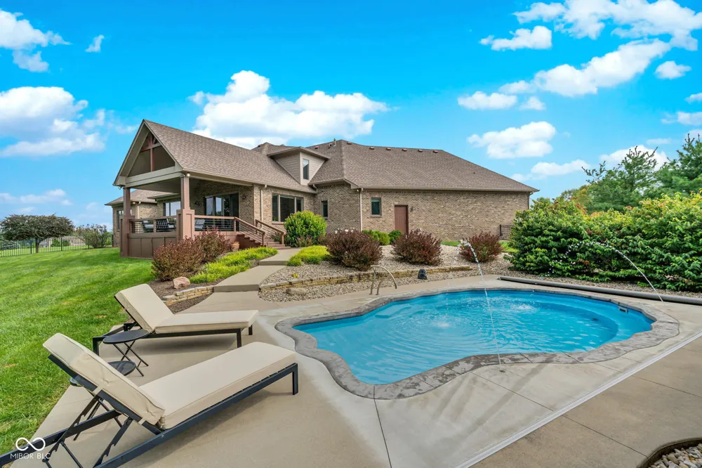 4202 Whitetail Woods Drive Bargersville, IN 46106
