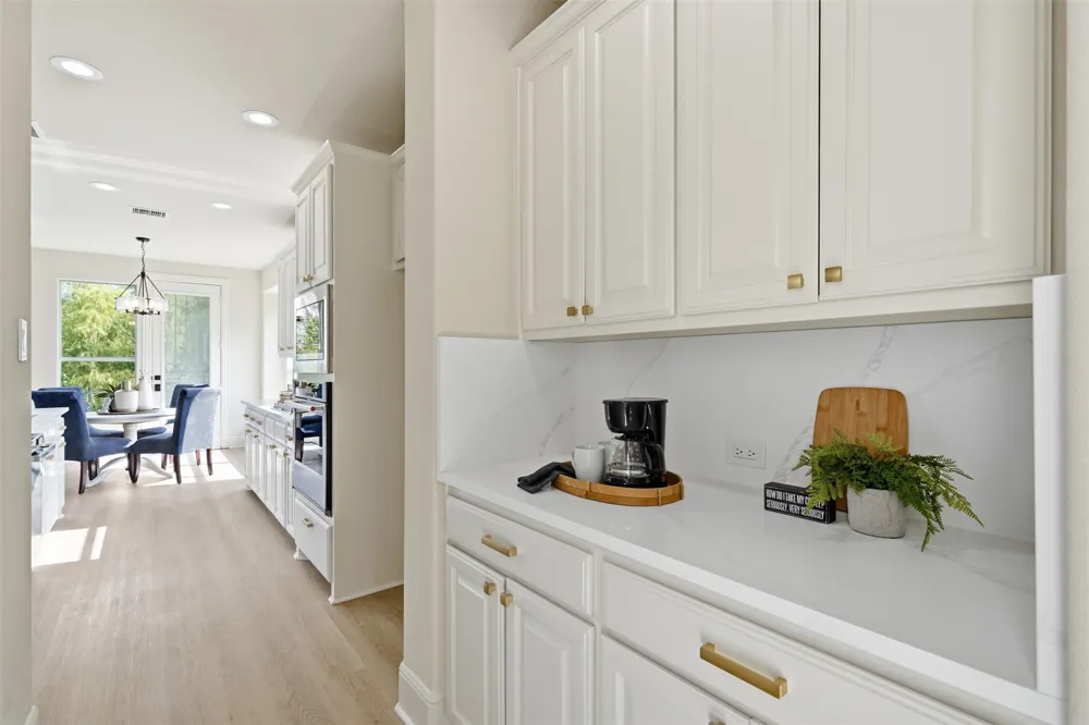 1315 Valley Vista Drive Irving, TX 75063