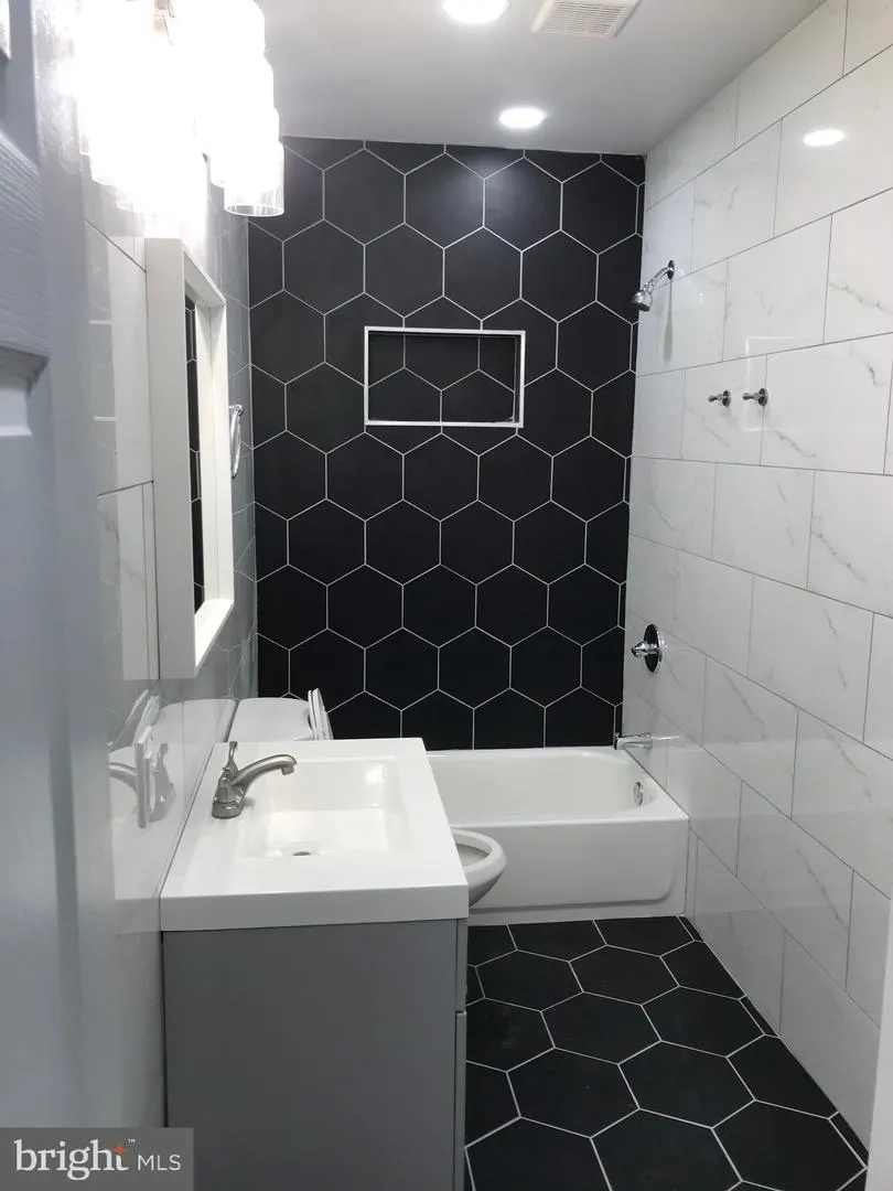 5141 SPRUCE STREET Philadelphia, PA 19139