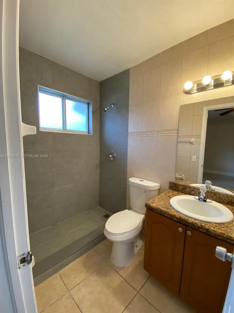 2272 NW 66th St Miami, FL 33147