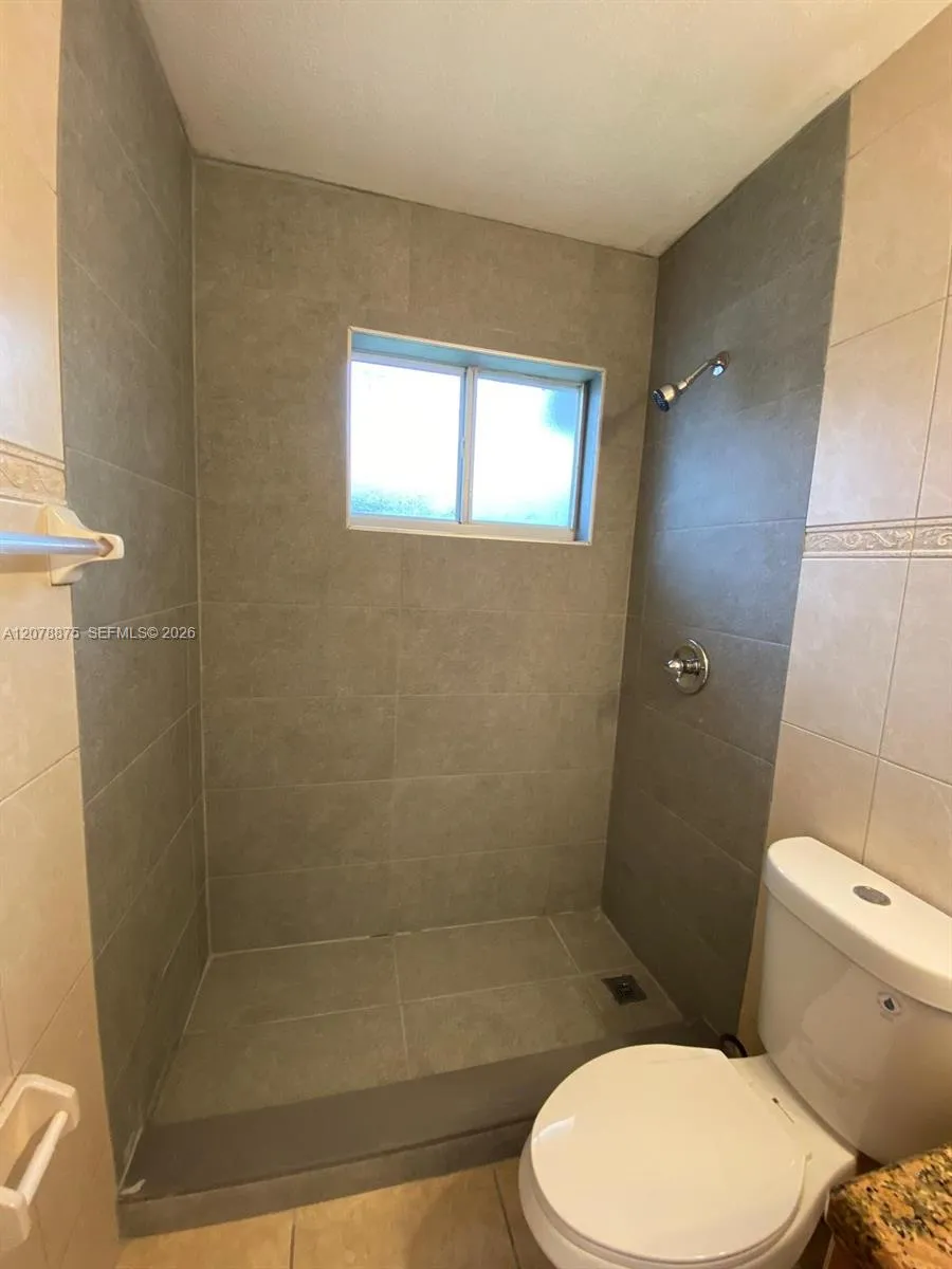 2272 NW 66th St Miami, FL 33147