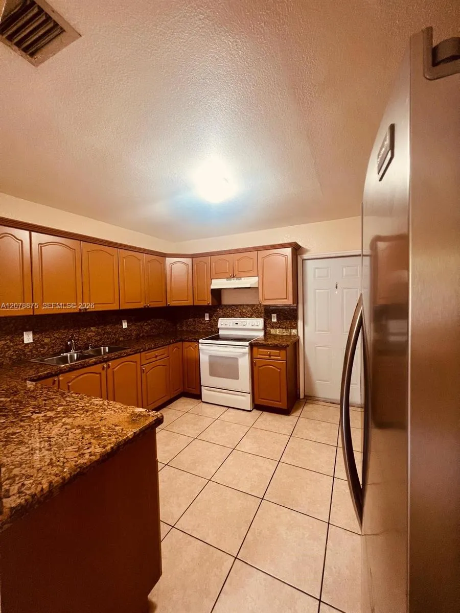 2272 NW 66th St Miami, FL 33147