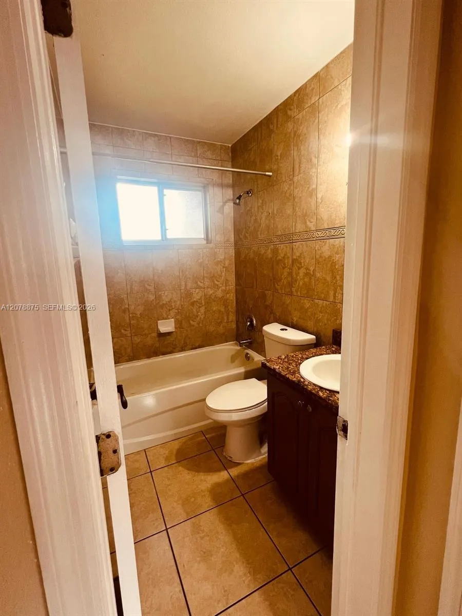 2272 NW 66th St Miami, FL 33147