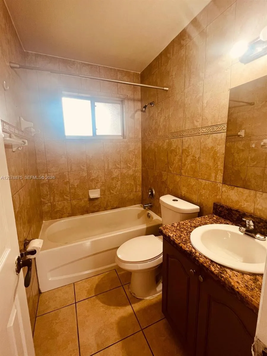 2272 NW 66th St Miami, FL 33147