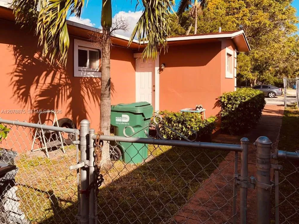 2272 NW 66th St Miami, FL 33147