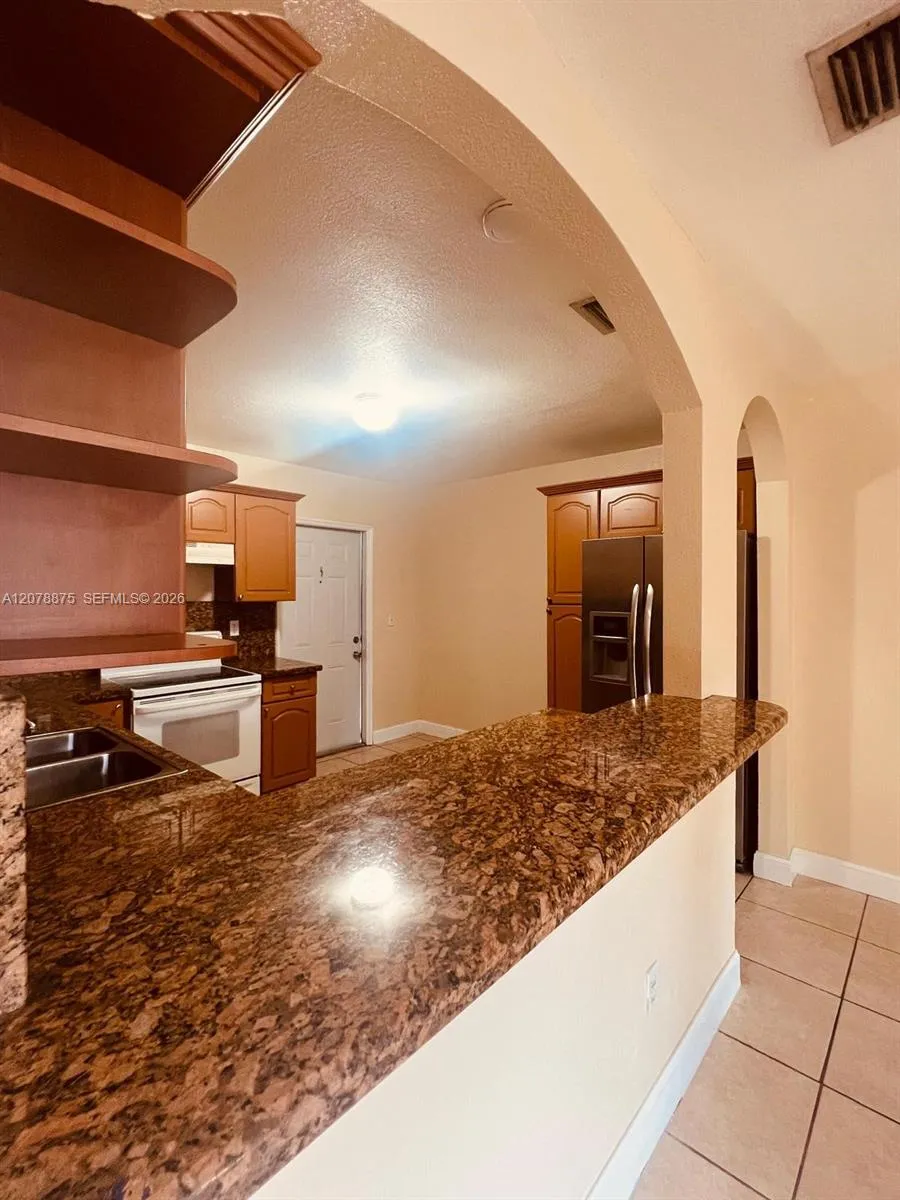 2272 NW 66th St Miami, FL 33147