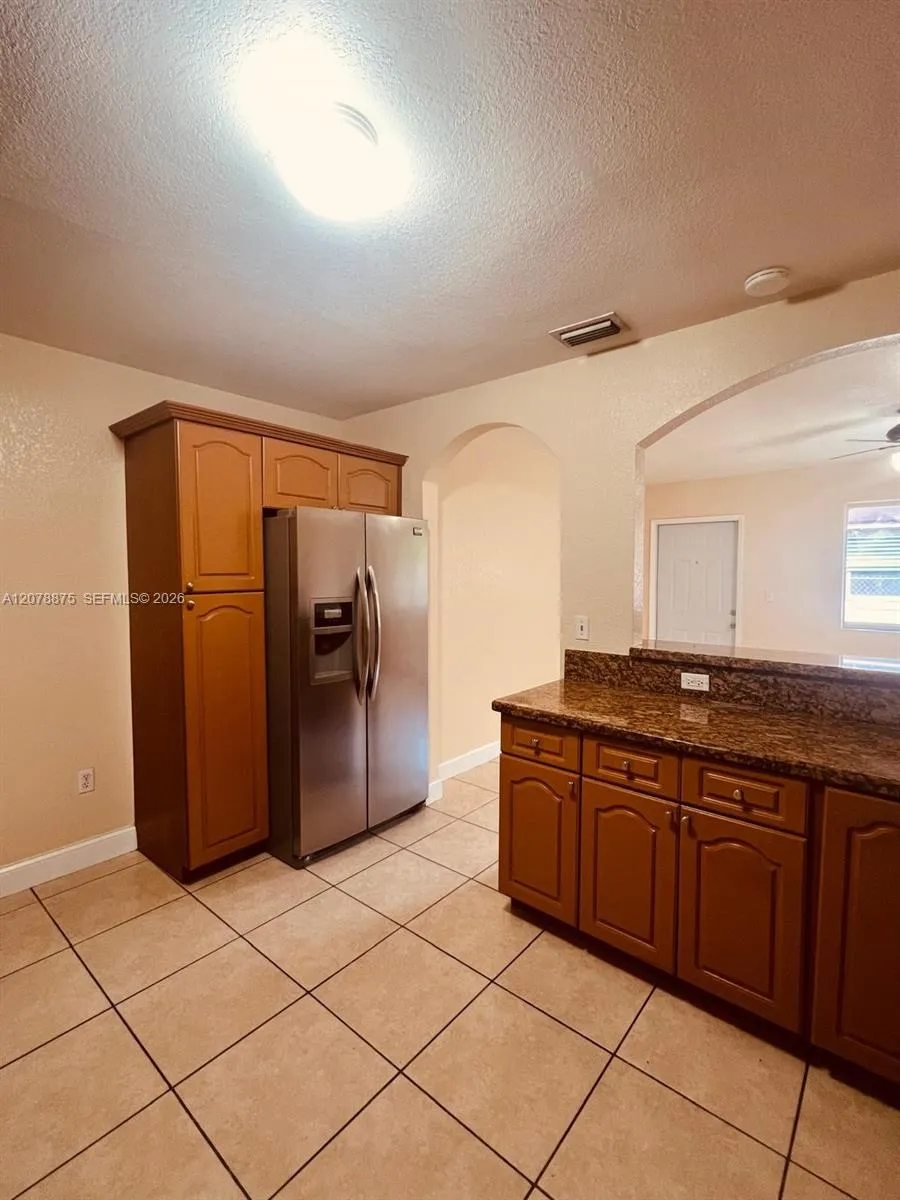 2272 NW 66th St Miami, FL 33147