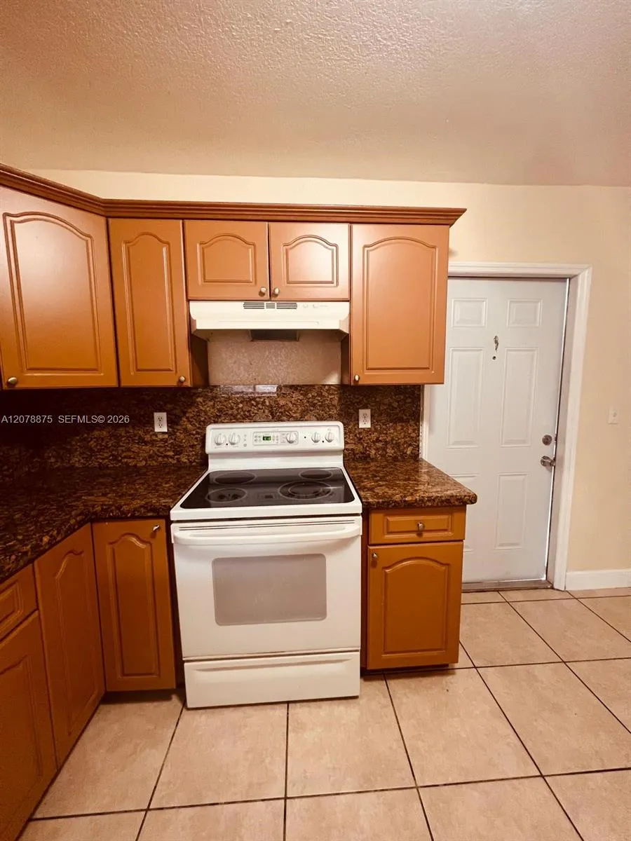 2272 NW 66th St Miami, FL 33147