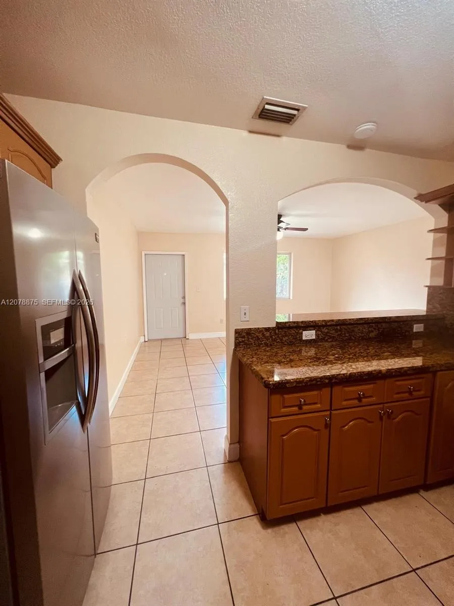 2272 NW 66th St Miami, FL 33147