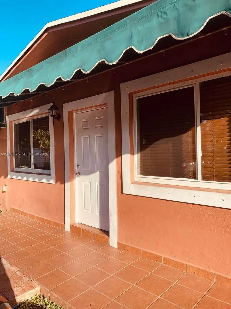 2272 NW 66th St Miami, FL 33147