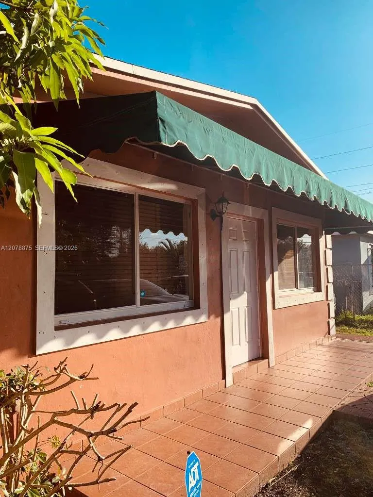 2272 NW 66th St Miami, FL 33147