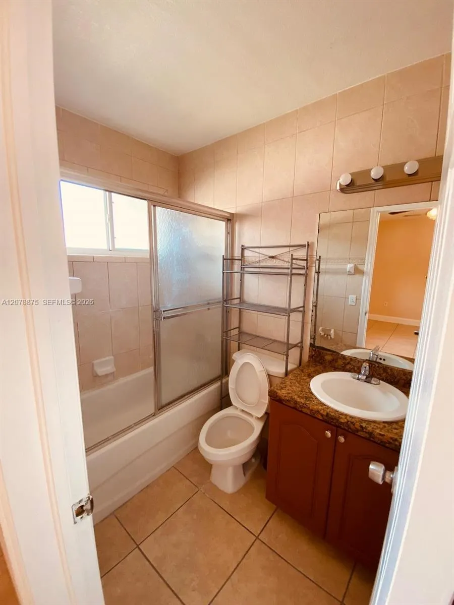 2272 NW 66th St Miami, FL 33147