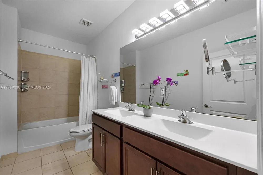 2475 SE 1st St Homestead, FL 33033
