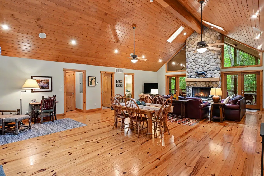 14300 Wildwood Lane Chikaming Township, MI 49125
