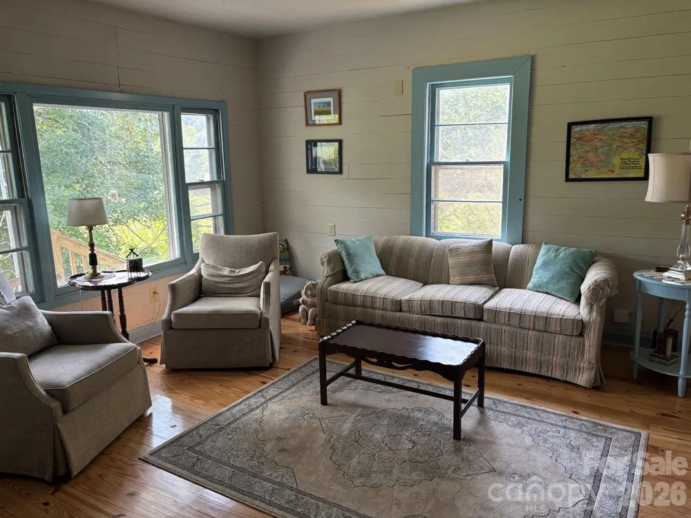 54 Jaimes Lane Bakersville, NC 28705