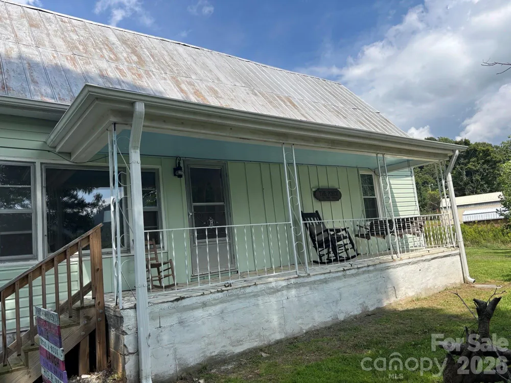 54 Jaimes Lane Bakersville, NC 28705