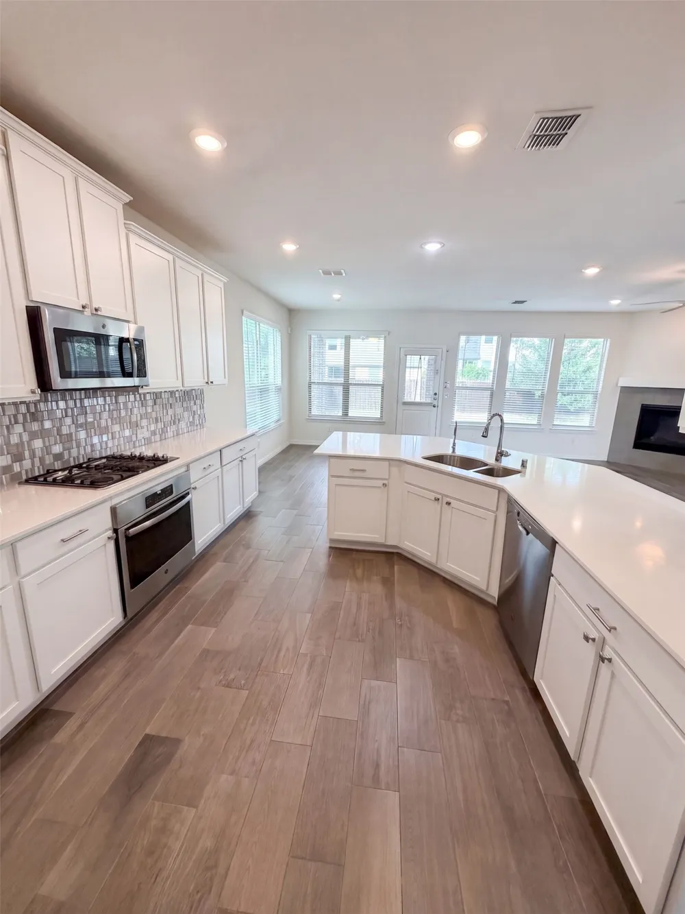 1421 Prairie Lake Court Lewisville, TX 75010