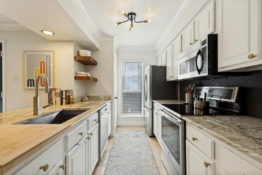 5938 Sandhurst Lane #104 Dallas, TX 75206