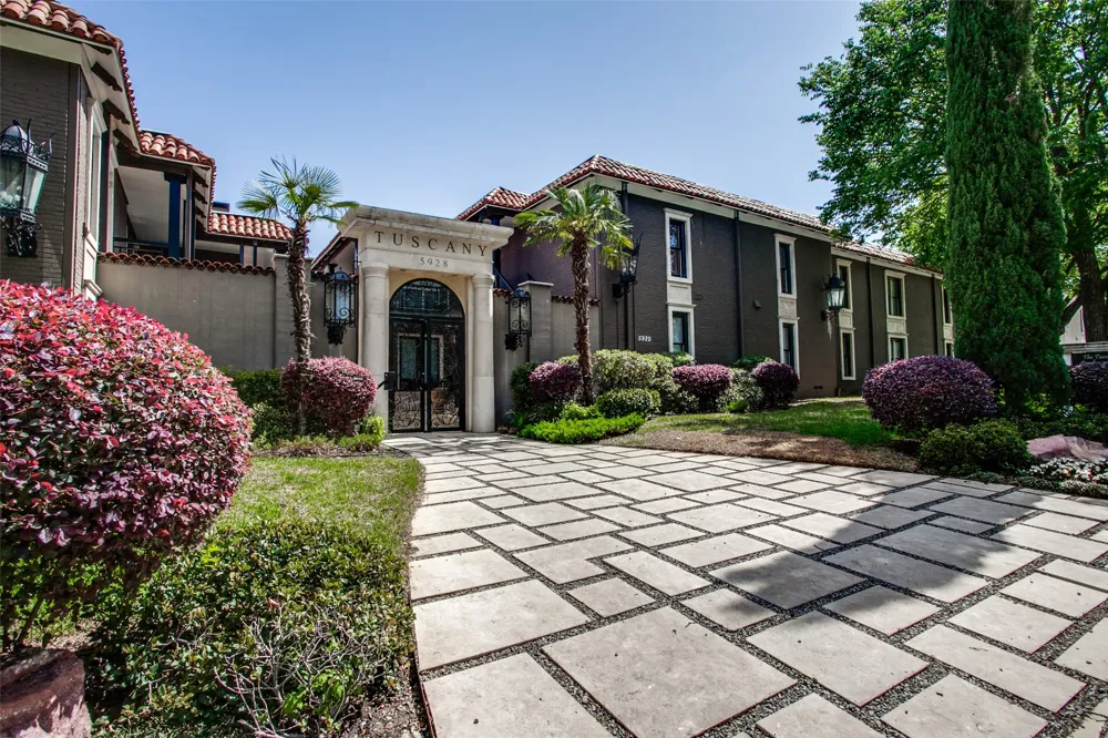 5938 Sandhurst Lane #104 Dallas, TX 75206