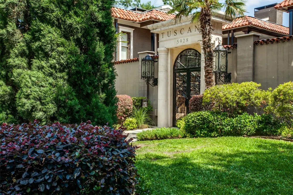 5938 Sandhurst Lane #104 Dallas, TX 75206