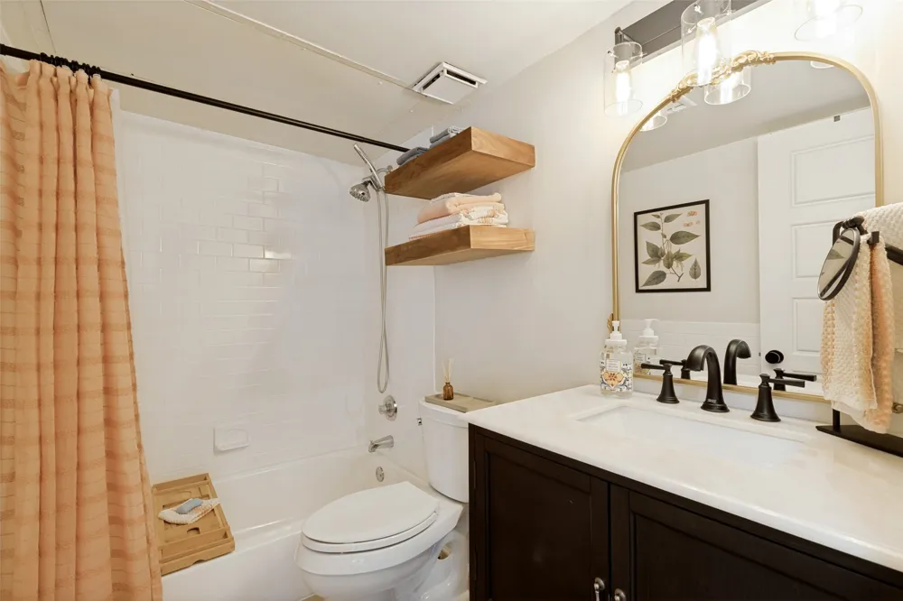 5938 Sandhurst Lane #104 Dallas, TX 75206