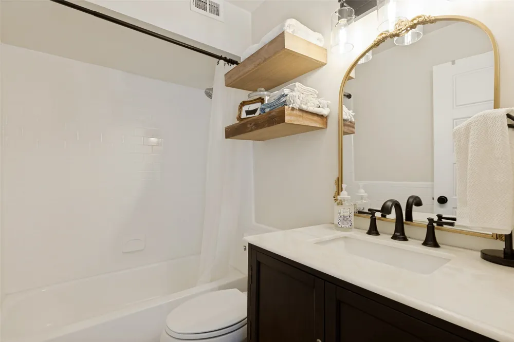 5938 Sandhurst Lane #104 Dallas, TX 75206