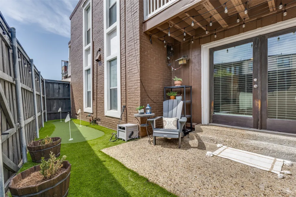 5938 Sandhurst Lane #104 Dallas, TX 75206