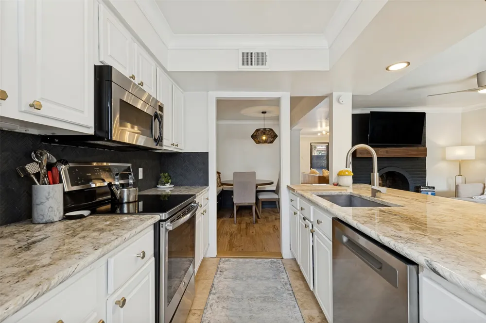 5938 Sandhurst Lane #104 Dallas, TX 75206