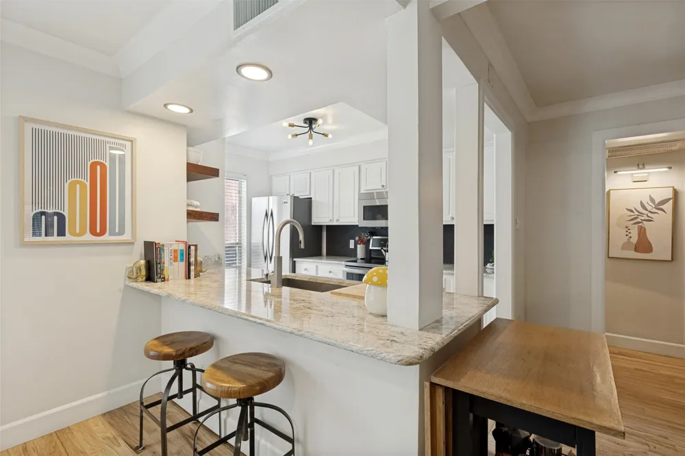 5938 Sandhurst Lane #104 Dallas, TX 75206